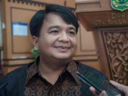 Ade Angga Minta Pemko Tanjungpinang Realisasikan Seragam Sekolah Gratis