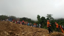 Akibat Longsor Satu Keluarga di Nias Selatan Tertimbun