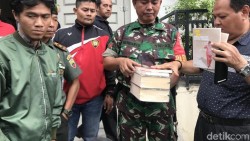 Aparat Gabungan di Padang Amankan Sejumlah Buku Berunsur PKI
