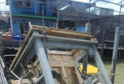 Baru Dibangun, Pos Jaga Pelabuhan Perikanan Selatpanjang Ambruk