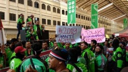 Bawa Bendera Merah Putih Diver Gojek Minta Bos Medan Aditya Pranata Dicopot