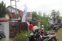 Bawaslu Pringsewu Turunkan Belasan Spanduk Provokatif