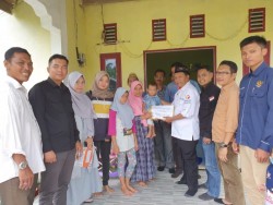 Bawaslu Riau Kembali Santuni Pengawas Pemilu yang Meninggal, Kali ini di Meranti