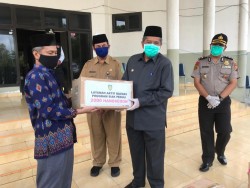 Baznas Kabupaten Siak Serahkan Bantuan APD Untuk Tenaga Medis.