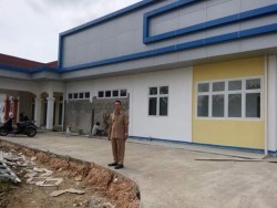 Belum Dialiri Listrik, Bangunan Puskesmas Muara Siberut Mentawai Balum Bisa Dioperasikan