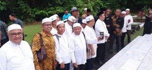 Bersama Keluarga Rokan Hulu, Gubri Syamsuar Ziarah ke Makam Pahlawan Tuanku Tambusai di Malaysia