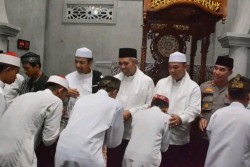 Bersama Juara Penghafal 30 Juz Al-Qur'an, PJ Bupati Kampar Hadiri Tabligh Akbar Di Kubang Raya