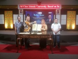 Bersama Rektor dan Tiga Fakultas di UIR, Bawaslu Rohil Teken MoU dan MoA