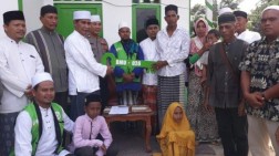 BMU Atim Serahkan 3 Rumah Bagi Warga Miskin