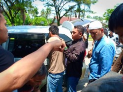 BNNP Sumbar Tangkap Pengedar Bawa 1 Kg Sabu