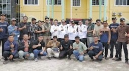 Bupati Bistamam Serahkan Bantuan Alat Pertanian, Rohil Jadi Pionir Teknologi Drone di Riau