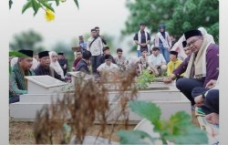 Bupati Kampar dan Belasan Ribu Masyarakat Ikuti Tradisi Ziarah Kubur (Aghi Ghayo Onam) di Bangkinang