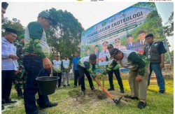 Bupati Kampar Pimpin Penanaman Pohon pada Penghijauan Ekoteologi IPARI di Salo