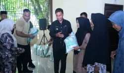 Bupati Kampar Salurkan Bantuan Sosial Beras Program Strategis Kampar Dihati Tahun Anggaran 2026
