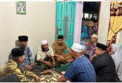 Bupati Kampar Sampaikan Belasungkawa, Melayat ke Rumah Duka Tokoh Masyarakat di Tapung