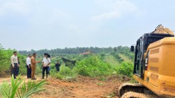 Bupati Kampar Siapkan Alat Berat, Warga Buka Lahan Tanpa Membakar