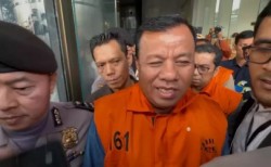 Bupati Kuansing Suhardiman Amby Jadi Tersangka Suap Jabatan Sekda, Sampaikan Permintaan Maaf