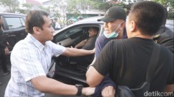 Buron Korupsi Alih Aset, Eks Ketua DPRD Surabaya, Wisnu Wardhana, Melawan Saat Ditangkap
