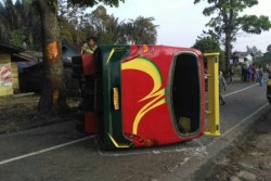 Bus Sibualbuali Tabrakan, Satu tewas dan 27 Luka-luka