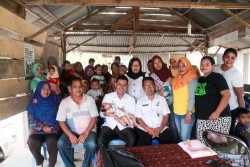 Camat Abdimas Safari Posyandu di Posyandu Seroja Ceria Sialang Rampai Pekanbaru