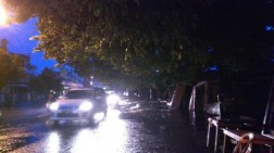 Curah Hujan Tinggi, Ruas Jalan Mayor HM Rasyid Nawawi Dempo Palembang Tergenang Banjir