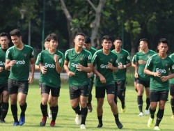 Hamka Hamzah Minta Pemain Timnas Tak Banyak Main Medsos