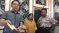 Demi Kekasih, Wanita Ini Nekat Bawa Sabu ke Tahanan Mapolsek Sukarame Palembang