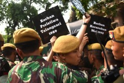 Demo di Komnas HAM, JK Diteriaki Rezim Pengecut