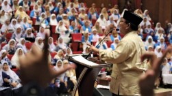 Depan Majlis Taklim, Prabowo Janjika Dalam 100 hari Harga Sembako akan Turun