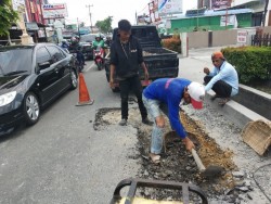 Dinas PUPR Pekanbaru Terus Perbaiki Jalan Rusak di Pekanbaru