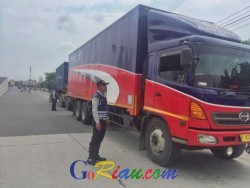 Dishub Riau Tindak Truk Masuk Jalan Soebrantas Pekanbaru, Ini Sanksi Tegasnya