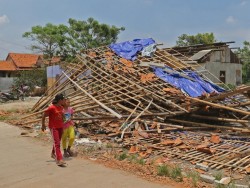 Diterjang Angin Puting Beliung, Puluhan Rumah Warga di Madiun Rusak
