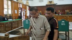 Dituntut 14 Tahun Penjara, Mulyono si Terdakwa Kredit Fiktif 22,5 Miliar Tertunduk Lesu