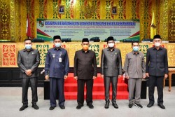 DPRD Sahkan Ranperda Inisiatif dan Dengarkan Jawaban Pemko Pekanbaru Atas Dua Ranperda Lainnya