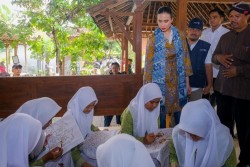 Dua Penggerak Desa Sejahtera Astra Raih Satyalencana Kepariwisataan dari Presiden RI