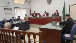 Eksepsi Dibacakan, Tim Hukum Rida K Liamsi Nilai Dakwaan Kasus PT Riau Pos Kabur dan Keliru