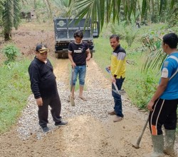 Goro Perbaikan Jalan Usaha Tani, Kadus 1 Desa Padang Luas: Sudah Sulit Dilalui Masyarakat