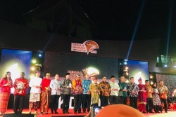 Gubernur Irwan Prayitno terima penghargaan KDI 2019