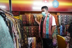 Gubernur Sumsel Optimis Kain Khas Sumsel Tembus Pasar Nasional