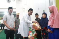 Hadiri Peringatan Maulid Nabi Muhammad SAW, Ginda Serahkan Bantuan ke Warga