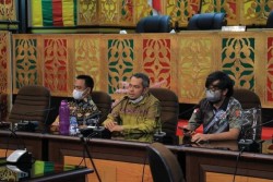 Hamdani Pimpin Rapat Evaluasi P-APBD 2021 Pekanbaru, Dia Minta Rekom Gubernur Segera Dijalankan