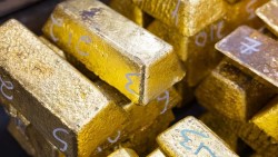 Harga Emas Anjlok 2,9%, Sinyal Kevin Warsh Picu Kekhawatiran Kenaikan Suku Bunga The Fed