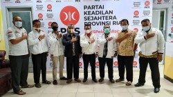 Hendry Munief Terima Pengurus dan Aleg DPRD Partai PKS Kota Padang