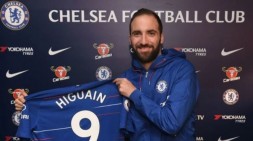 Higuain Resmi Berseragam Chelsea