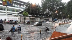 Hujan Deras Guyur Kota Medan, Jalan Jawa Terendam Banjir