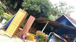 Hujan Lebat, Rumah Penjaga Sekolah di Pelalawan Tertimpa Longsor