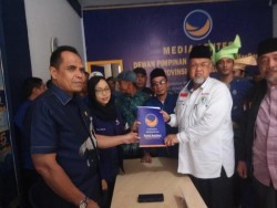 Huzrin Hood Ambil Formulir Pendaftaran ke DPW Nasdem