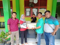 Ikatan Jurnalis Kampar Bagikan Bingkisan Lebaran Untuk Anggota