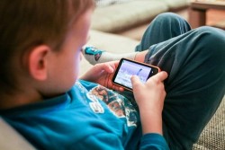 Ini Cara Bantu Anak Tidak Ketergantungan Game