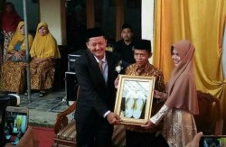 Ini Cerita Wanita Kebumen yang Minta Maskawin Sandal Jepit